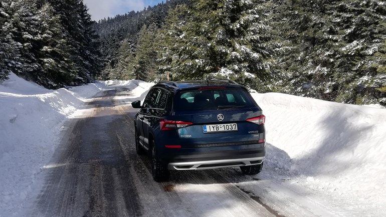 Πώς οδηγούμε στο χιόνι;